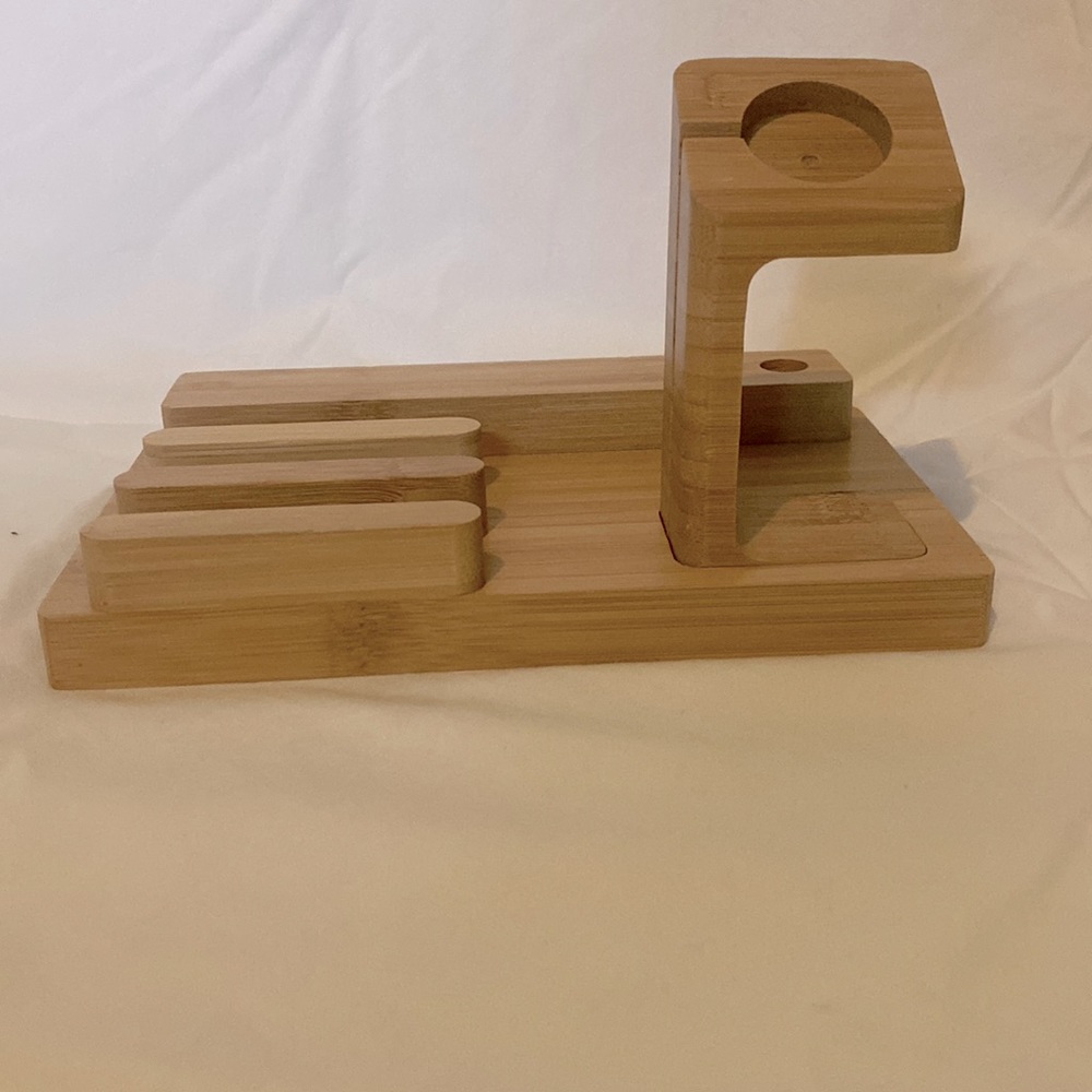 Bamboo charging dock - Picture 3 of 5